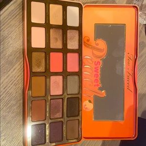 Too Faced peach eyeshadow palette (buy 1get 1free)